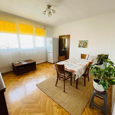 Sunny Cozy Flat In The Centre, Close To Beach, 4 Rooms, 105Sqm Varna Exteriör bild